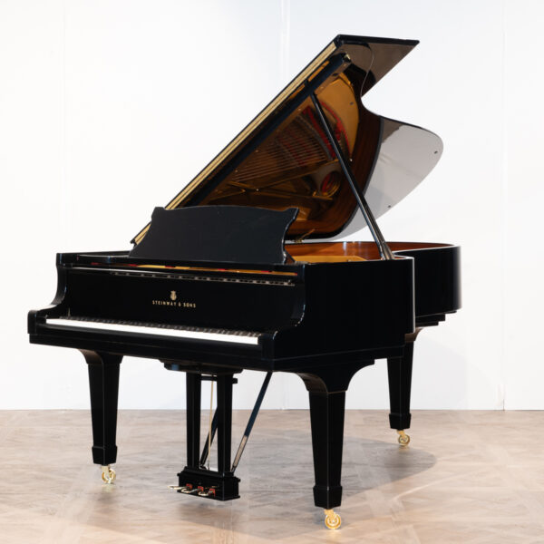 Steinway & Sons B211 Grand Piano - c1976